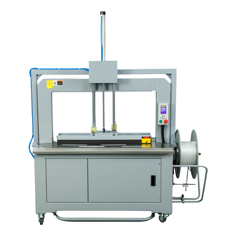 Q8P 全自動加壓式打包機 | 頂壓功能鎖定蓬鬆貨物 | 支援 0.35mm 薄帶省成本